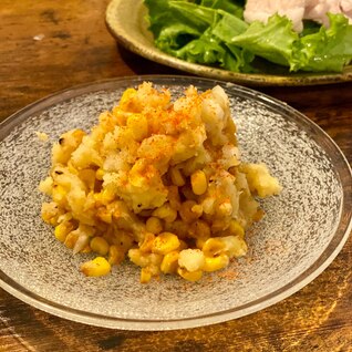 バター醤油が香ばしい！焼きとうもろこしポテサラ